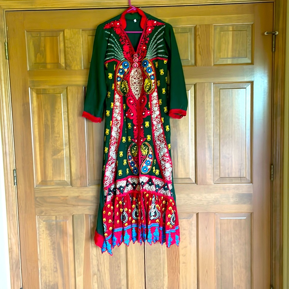 Pakistani/ Indian Kurta beautiful embroidery all over